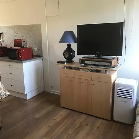 Maison Mitoyenne Holiday home Champagnac (Auvergne)